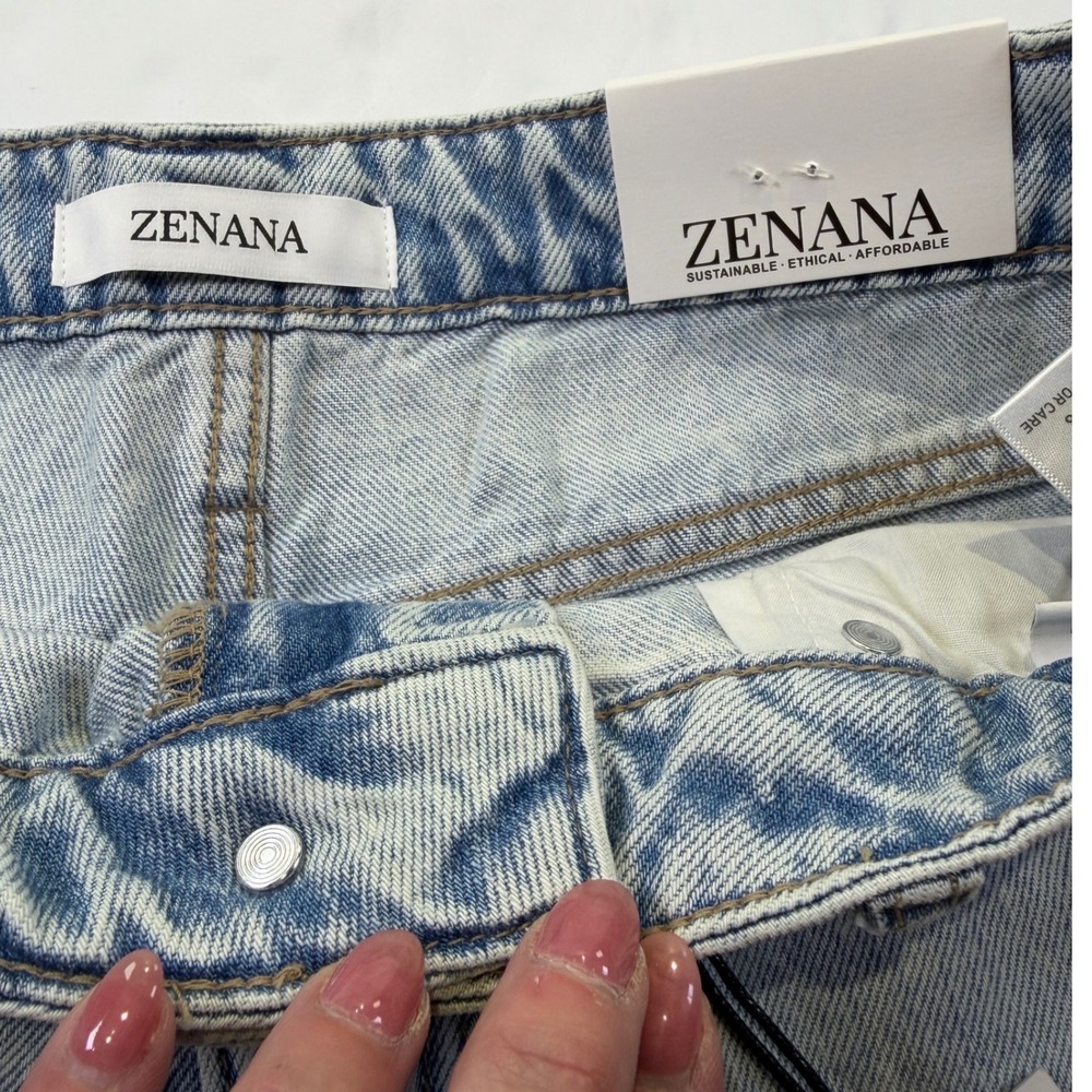 Zenana Women Light Wash High Rise Wide Leg Jeans Size 31 - 1251C5 - Picture 2 of 6